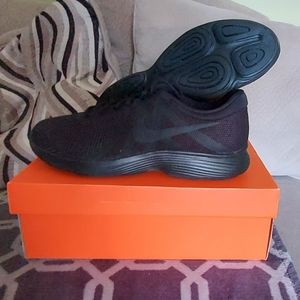 Nike Revolution 4 Brand New In Box Size 12M